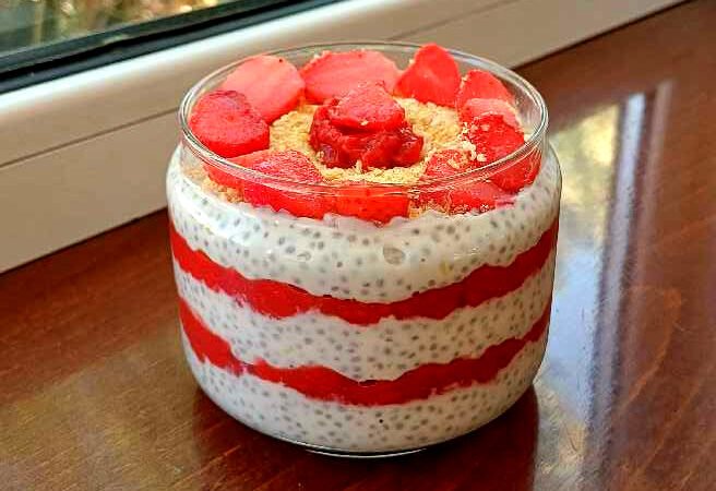 No Bake Strawberry Cheesecake Chia Parfait