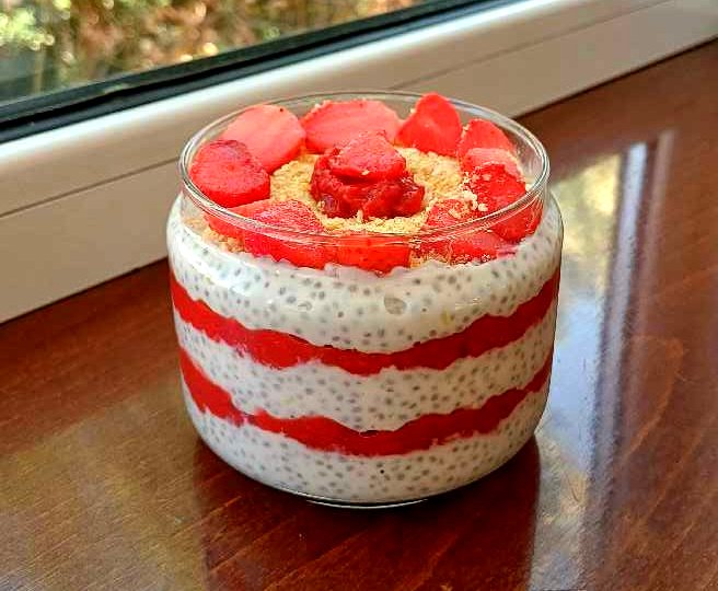 No Bake Strawberry Cheesecake Chia Parfait
